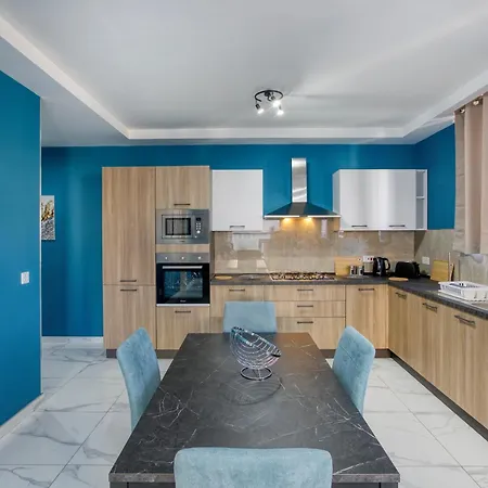 Relaxing 2br With Private Balcony In By 360 Estates