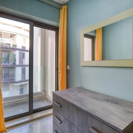 Relaxing 2br With Private Balcony In By 360 Estates Apartament