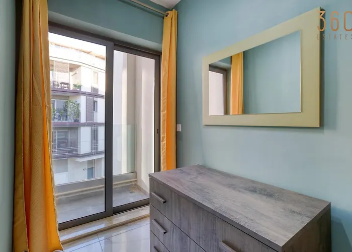 Relaxing 2br With Private Balcony In By 360 Estates شقة