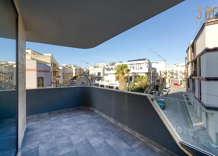 Relaxing 2br With Private Balcony In By 360 Estates *